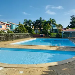  Appartement Maison Mitoyenne , Piscine,citerne, Jardin, Parking, Guadeloupe