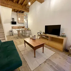  Hébergement de vacances La Roquette Me Taquine France